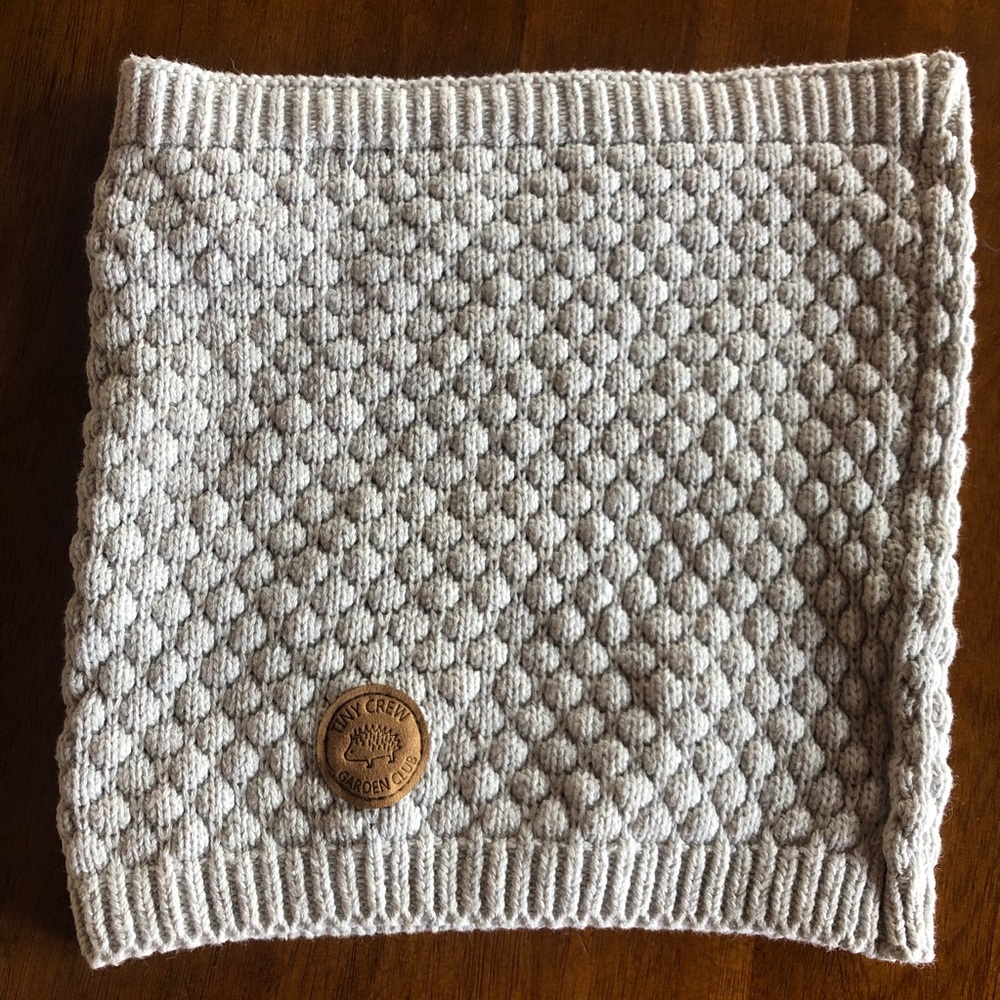 H&M • Grey Knit Infinity Scarf